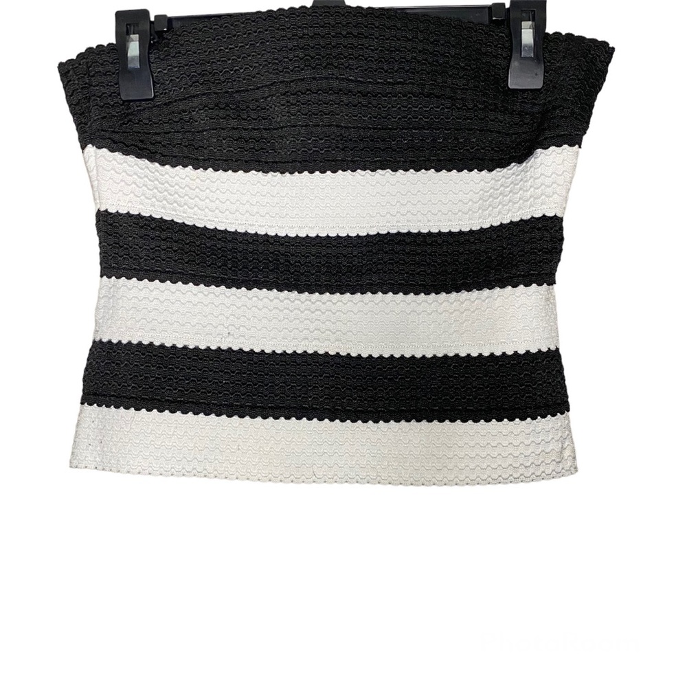 Women Black and white strapless top medium size